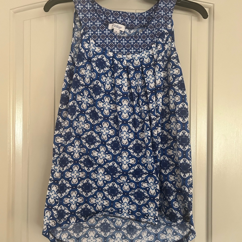 Women’s Tank top size medium